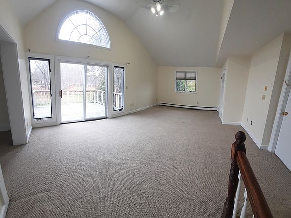 3rd image of 715 Main St APT 3