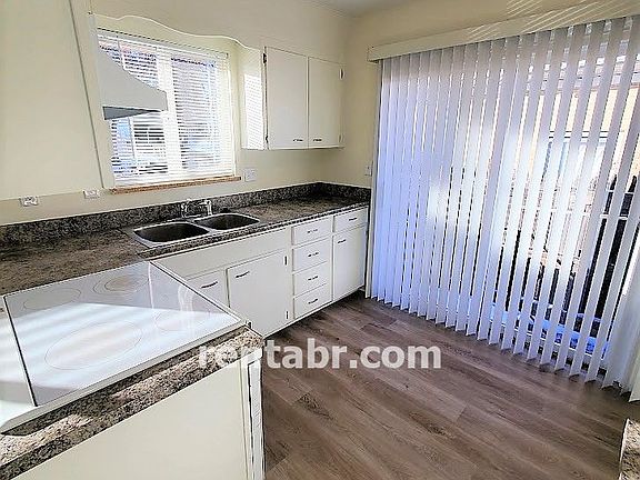 4th image of 872 Utica St #1