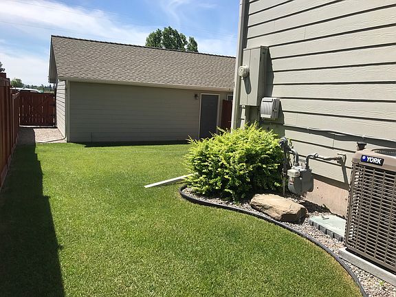 3rd image of 4237A Deveraux Pl