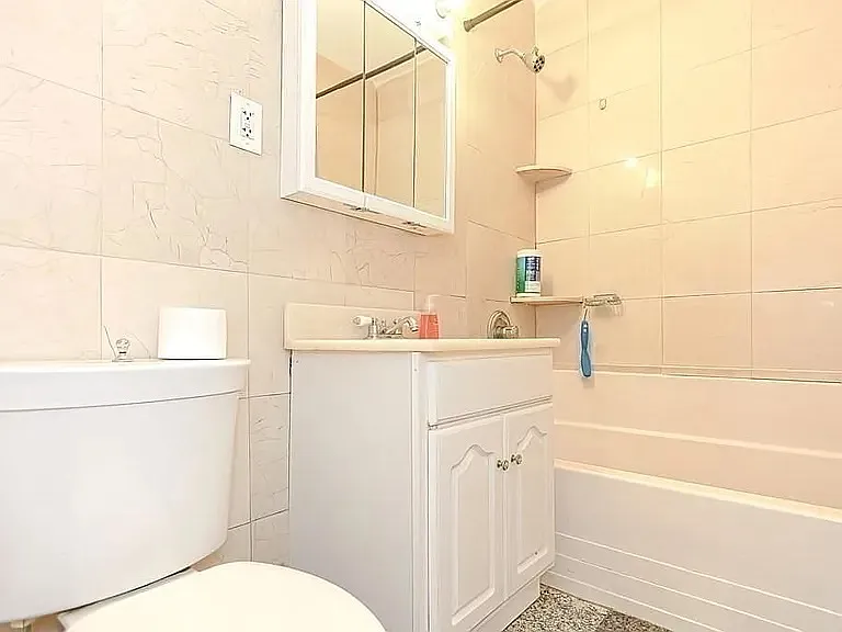 2 bed, 695 sqft, $2,500 — Photo 2