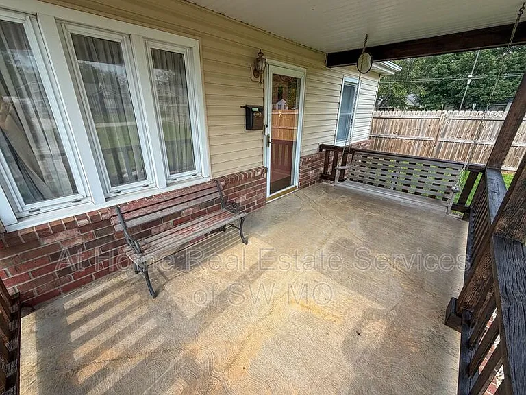 1855 E Walnut St — Photo 2