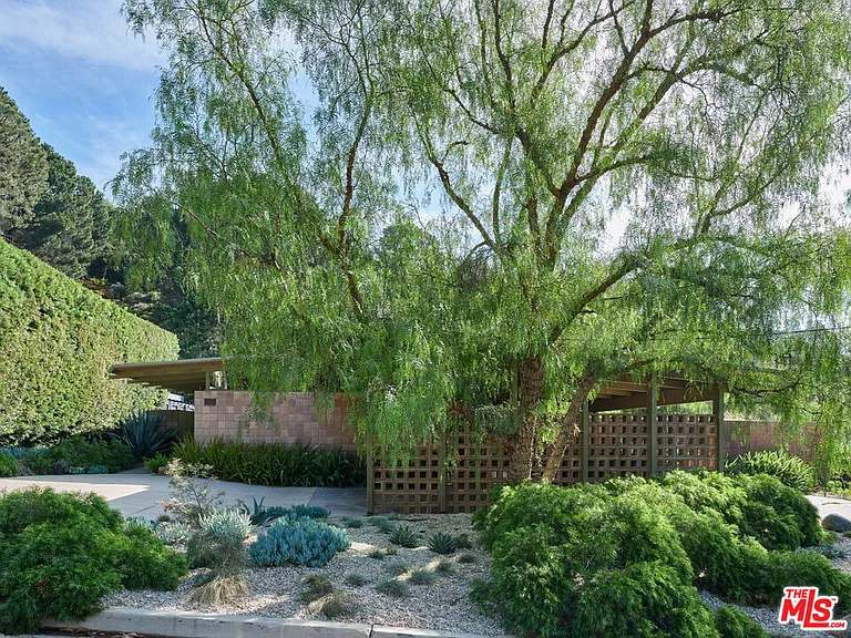 8973 Wonderland Park Ave — Photo 3