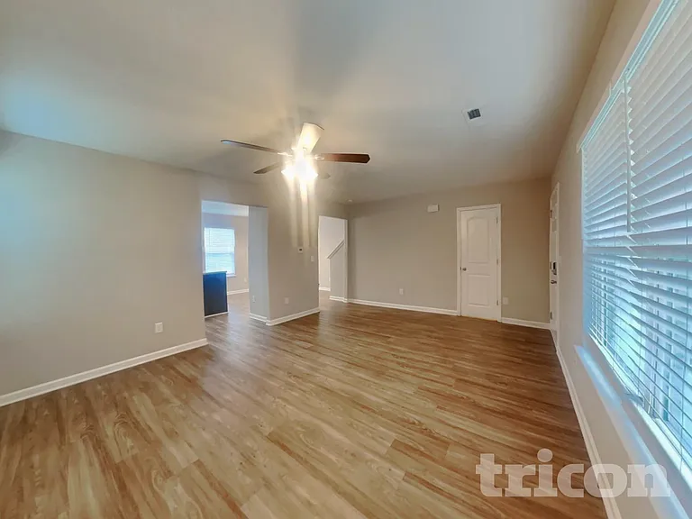 1524 Hamilton Hills Dr — Photo 2