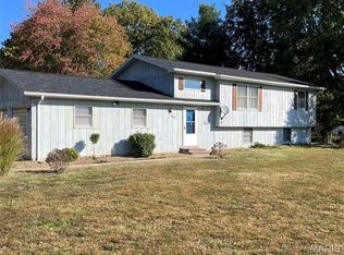 1009 E Main St, Mulberry Grove, IL 62262