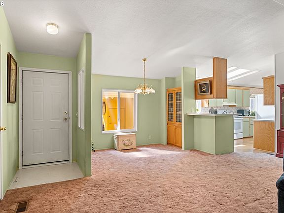 4th image of 1196 37th St