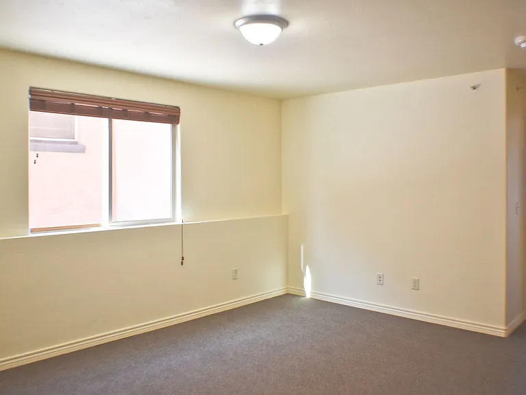 1115 Belford Ave — Photo 12