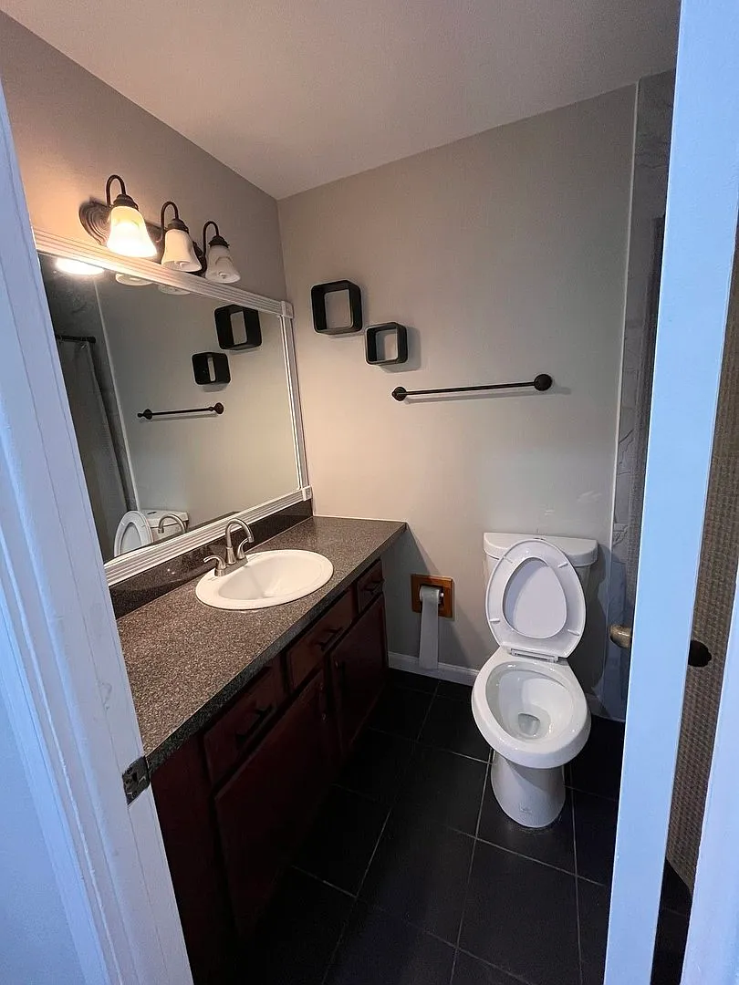 1 bed, 850 sqft, $1,650 — Photo 2