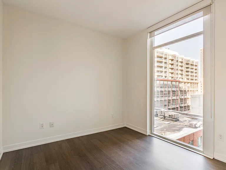 105 George St #713 — Photo 25