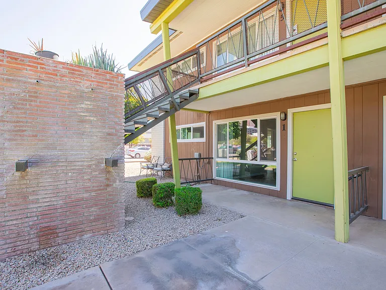 326 W Earll Dr #3 — Photo 11