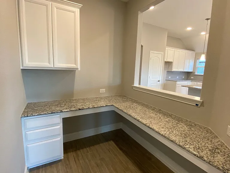 2816 Redbud Ln — Photo 10