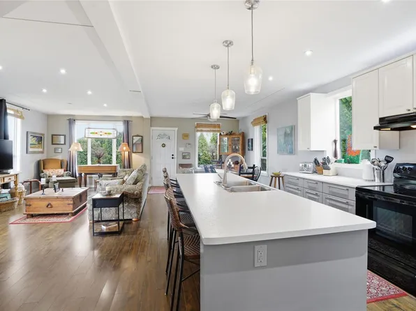 1020 4th Ave, Ladysmith, BC V9G 1N8