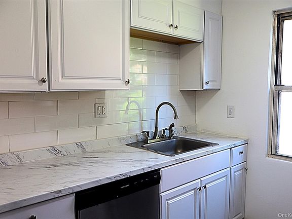 5th image of 79 N Broadway Unit D1