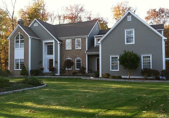 Stately 4 bedroom Colonial in Nickel Estates with 3 car garage