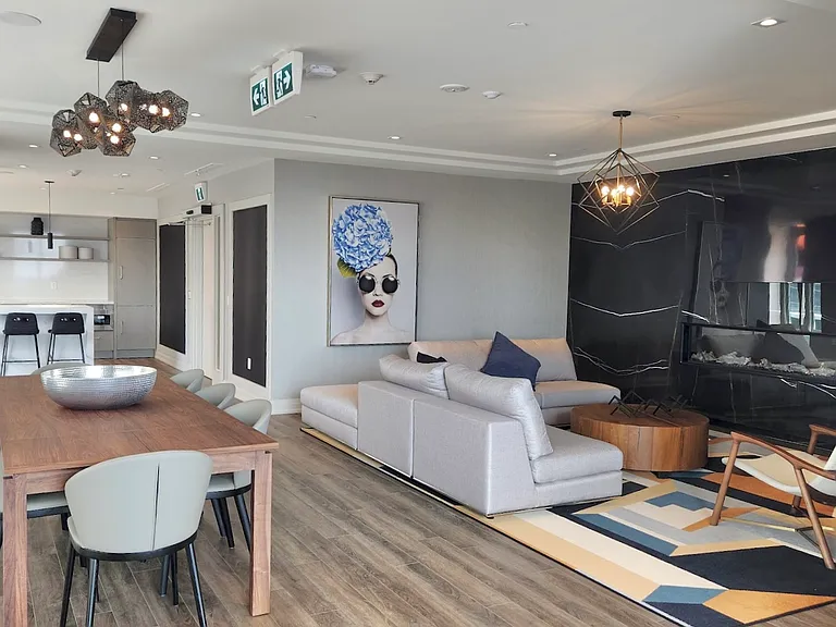 212 King William St #723 — Photo 18
