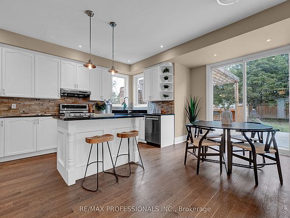 4th image of 8 Shelter Bay Ct