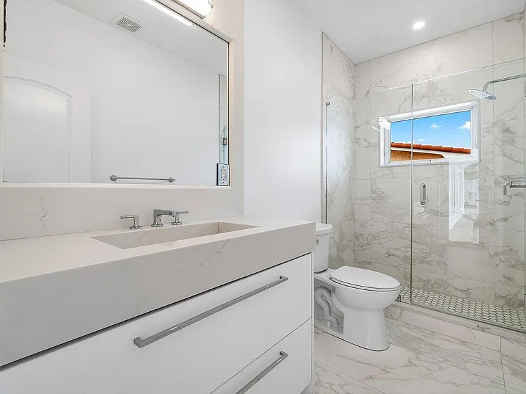 1366 SW 4th Ct — Photo 21