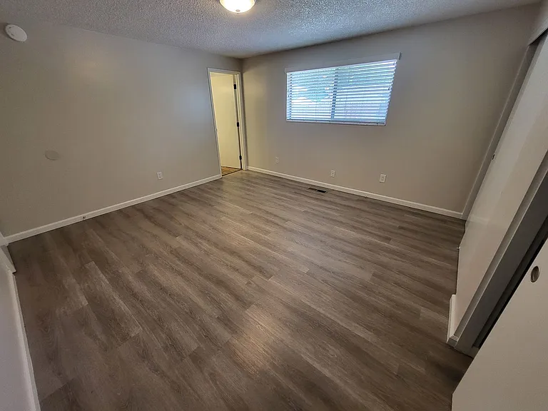 2621 Woodcrest Ln — Photo 5