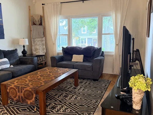(undisclosed Address), Milwaukee, WI 53207