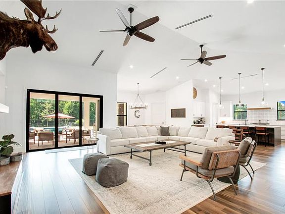 3rd image of 11981 Torreyanna Cir
