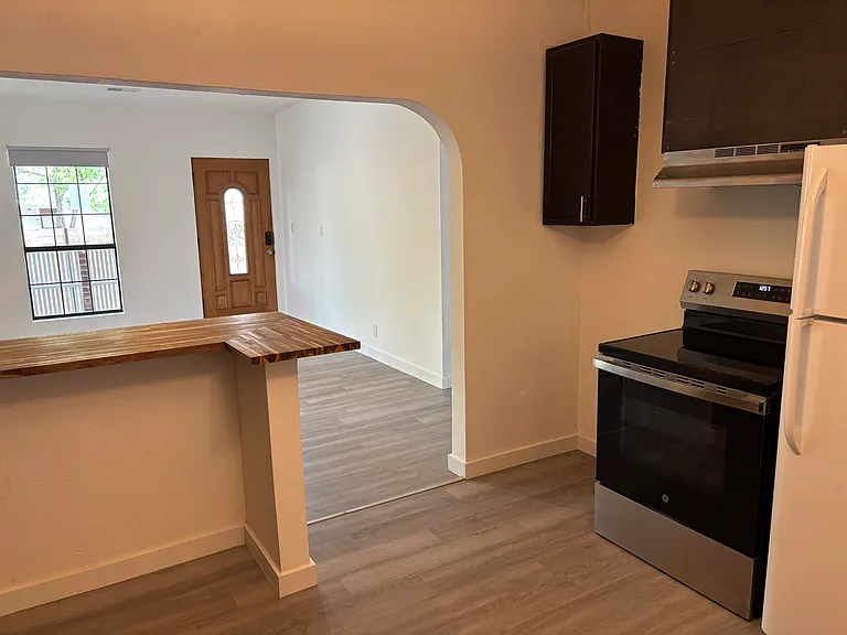 1313 Holly St — Photo 6