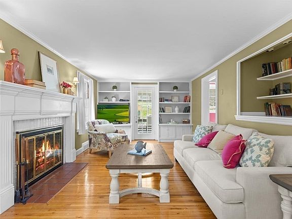 2nd image of 34 Sheridan Rd