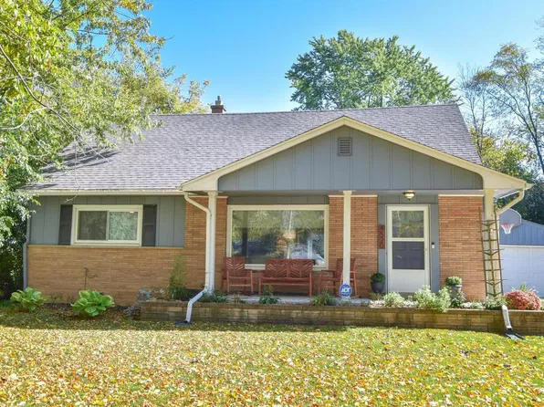 4520 N 100th STREET, Wauwatosa, WI 53225