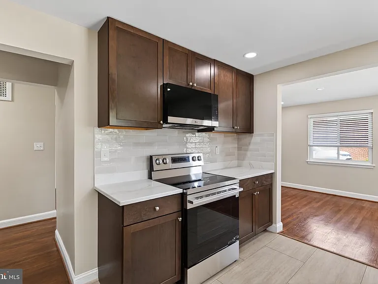 7216 Carol Ln — Photo 15