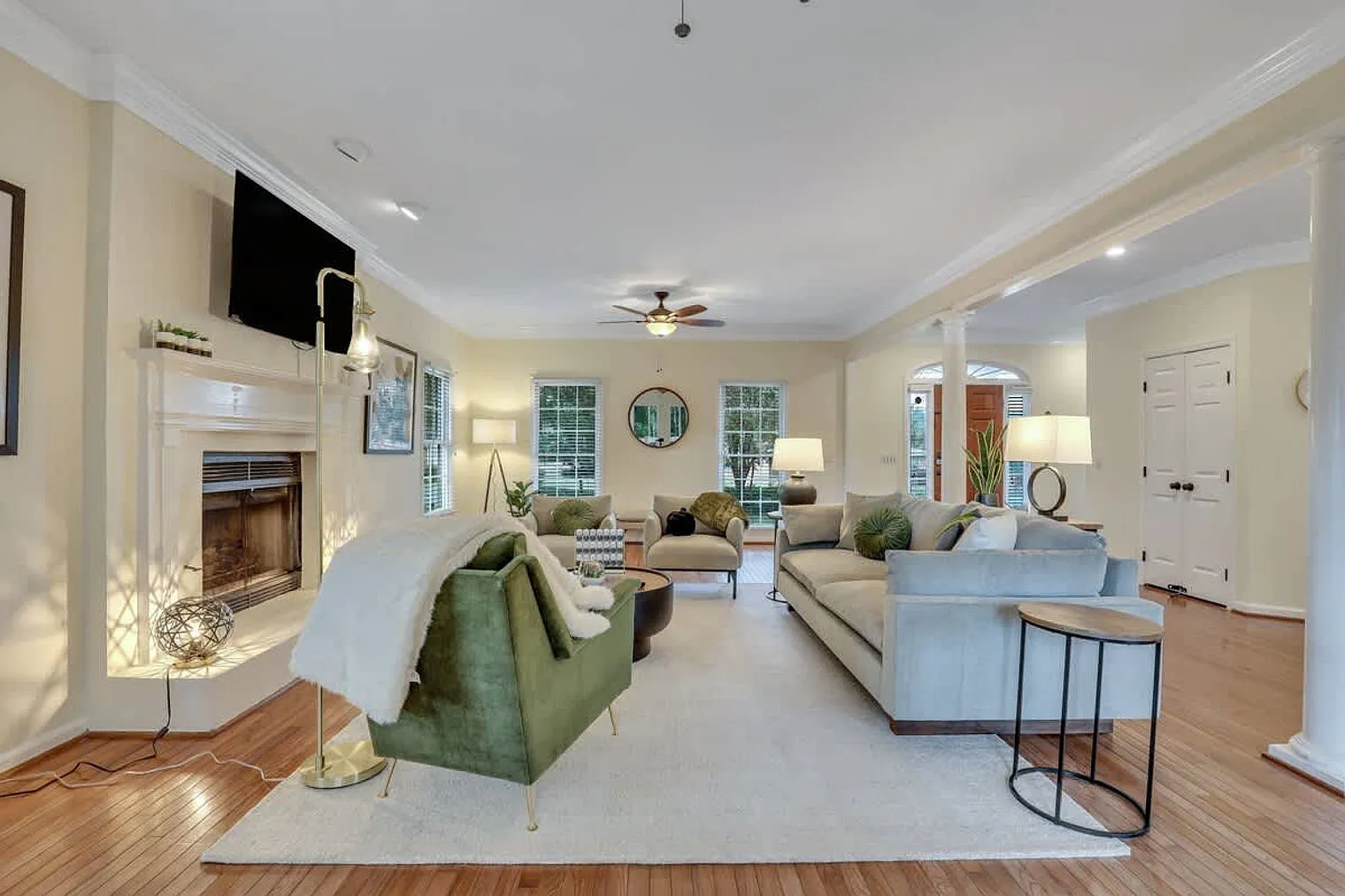 3 bed, 3.0 bath, 1593 sqft, $6,846 — Photo 2