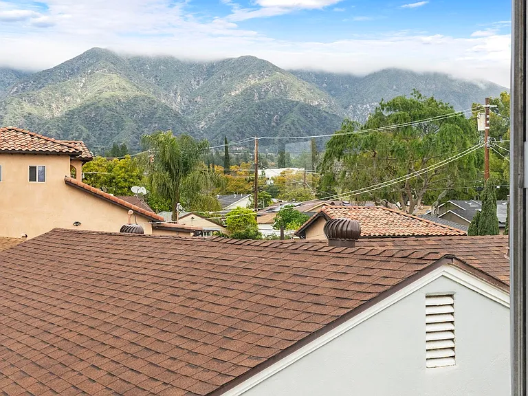 426 Santa Paula Ave — Photo 3
