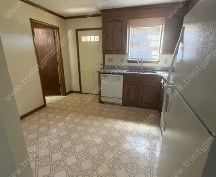 407 Nelson Dr — Photo 2
