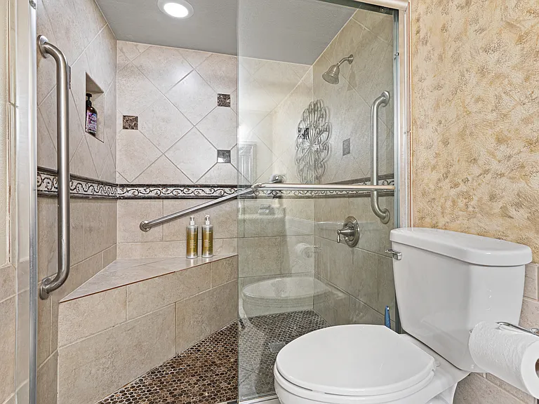 2916 Duchess Trl — Photo 21