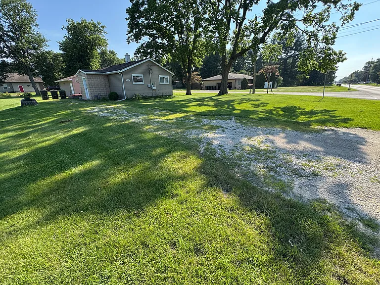 341 W Kennedy Rd — Photo 43
