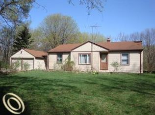 757 S Hospital Rd, Waterford, MI 48327