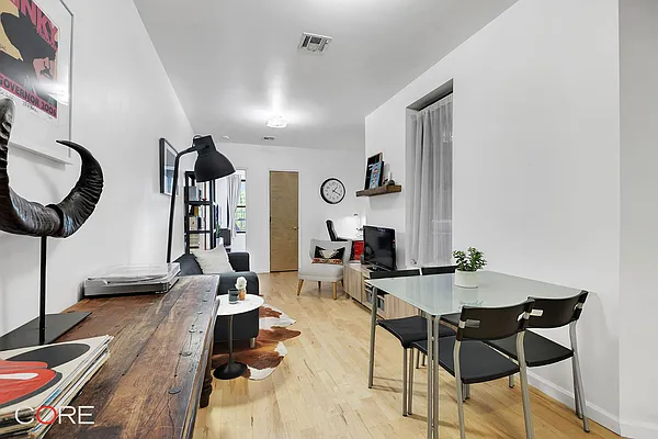 Rented by CORE | media 6