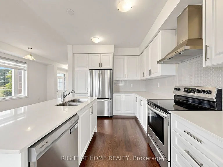 90 Laing Dr — Photo 17