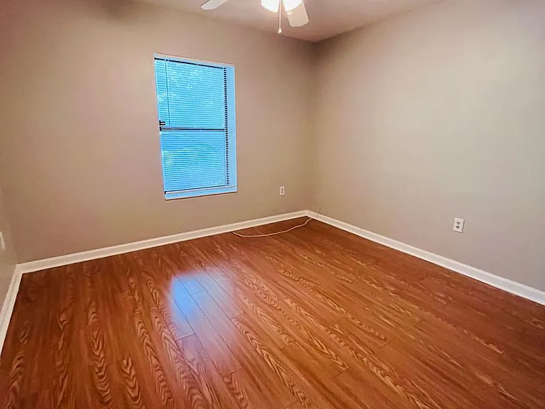 581 Holyoke Ct — Photo 10
