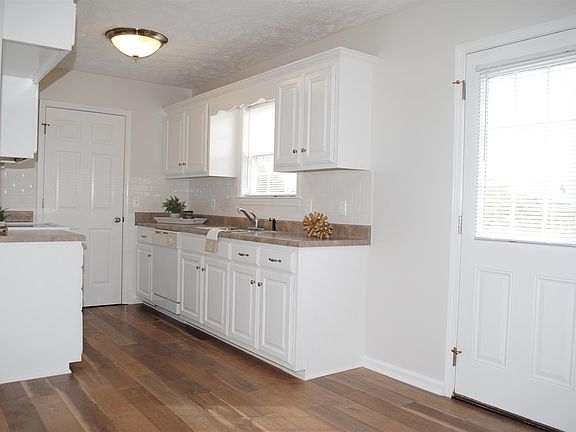 3rd image of 112 Sunrise Ct