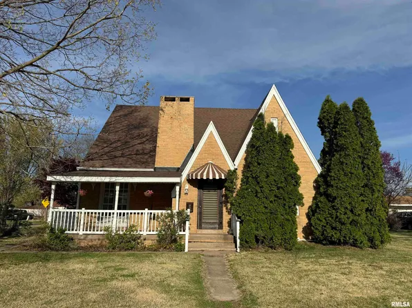 515 N Broadway St, Lewistown, IL 61542
