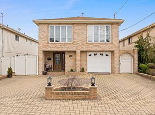 15923 79th St, Howard Beach, NY 11414