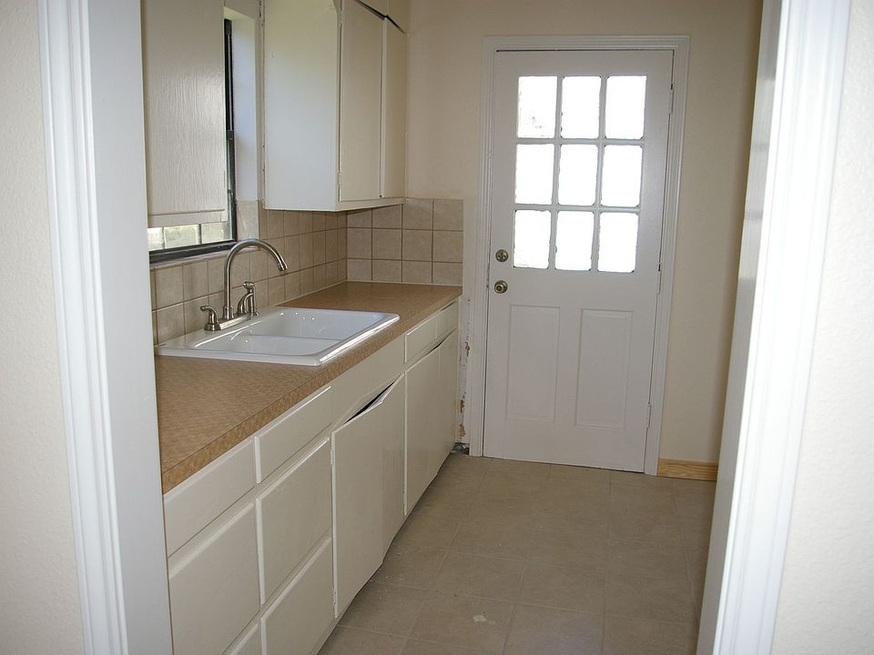 2nd image of 2829 Sarita St