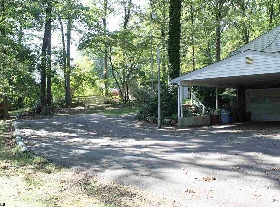 4th image of 12 Acorn Dr