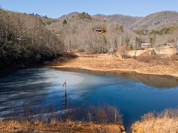 3rd image of 1135 Daves Creek Rd