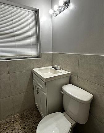 4th image of 1060 SW 28th St APT 1