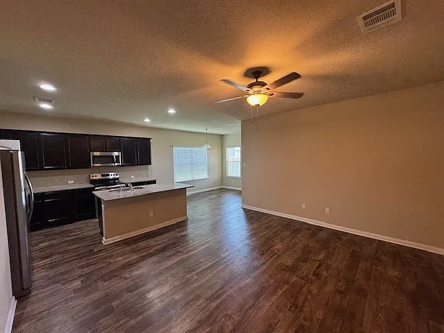 1054 Gaelic Dr — Photo 2