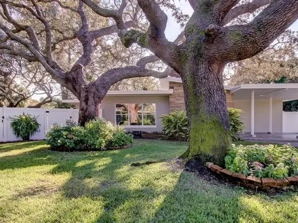 1320 Augusta Ln S, Saint Petersburg, FL 33707