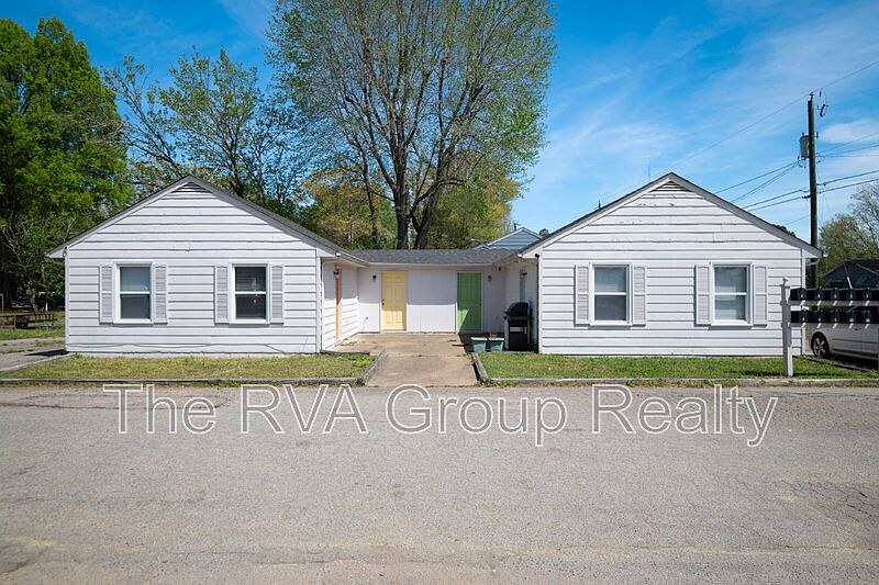 1st image of 3805 Woodlawn St Unit 12