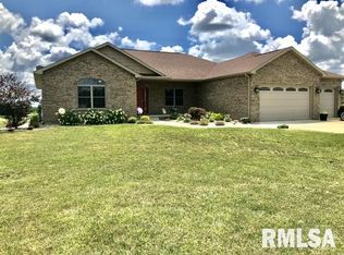 608 Locust St, Mechanicsburg, IL 62545