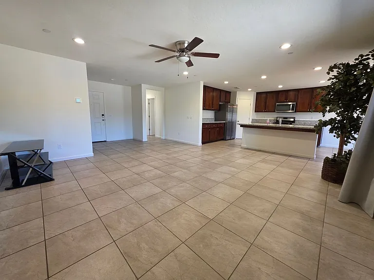 2308 W Ambassador Way — Photo 5