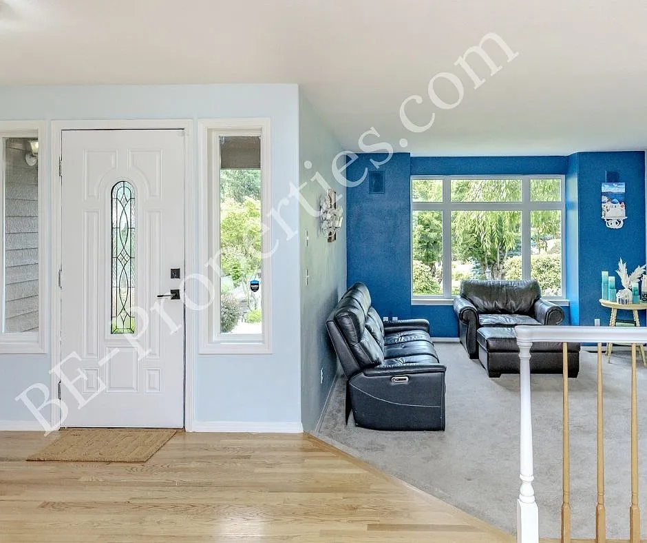 3 bed, 2249 sqft, $3,950 — Photo 2