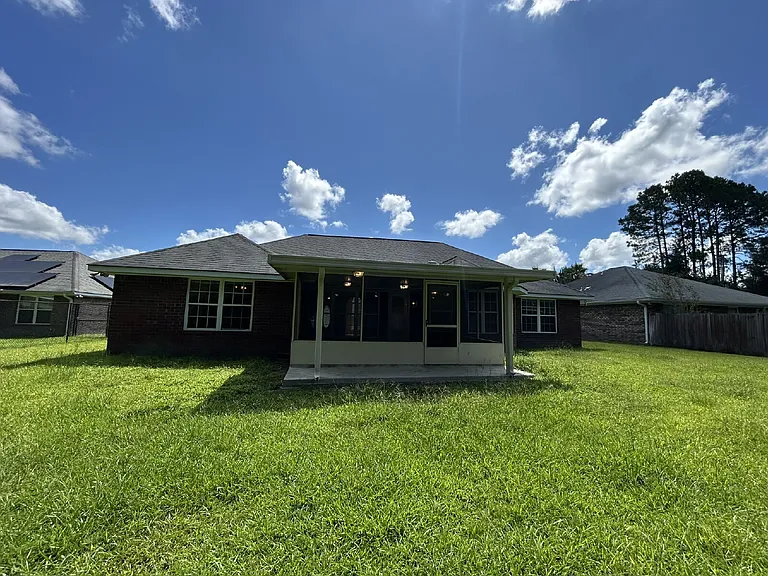 4 Idus Ln — Photo 18
